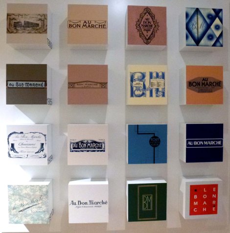 אוסף פרסומות עתיקות של הבון מרשה מוצג כעת בחנות, פאריז 2013