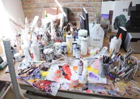 בסטודיו של האמן העכשווי