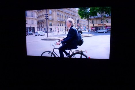 פול בפאריז רוכב אל תצוגת האופנה שלו