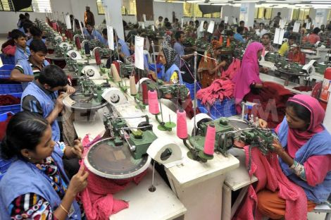 1384496002-bangladesh-garment-workers-at-a-dhaka-factory_32333971